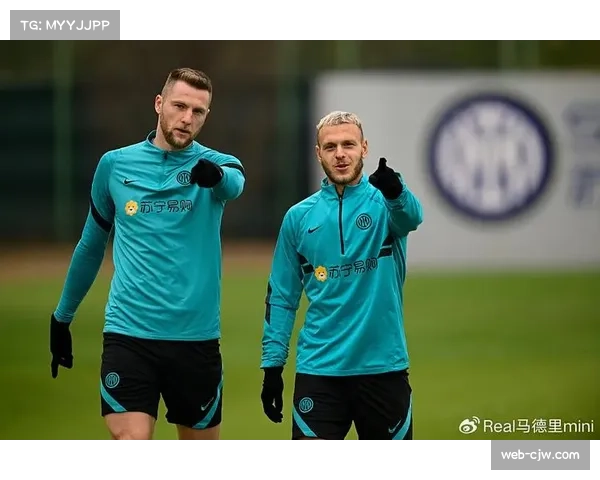 里昂新帅加西亚出席首场发布会，称球队目标仍是进军欧战